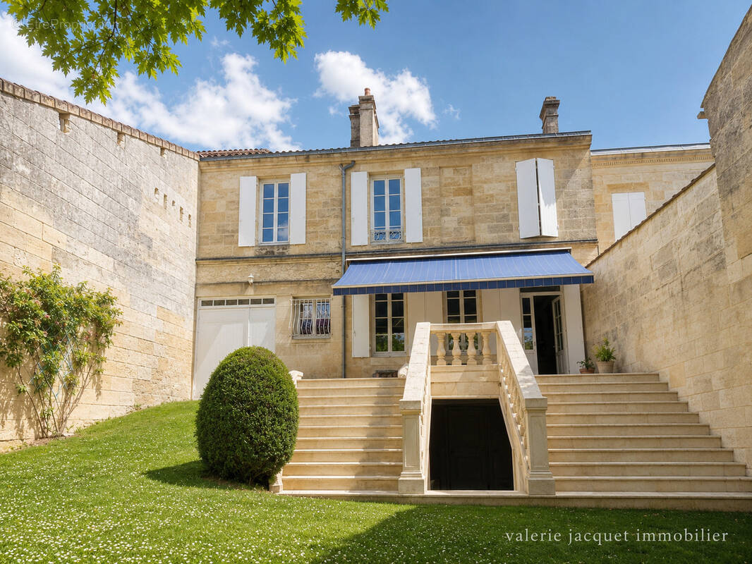 Maison à COUTRAS