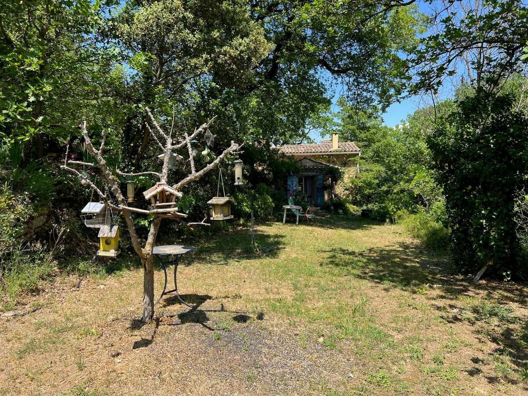Maison en pierre à vendre à Ménerbes avec un jardin et piscine - photo 7