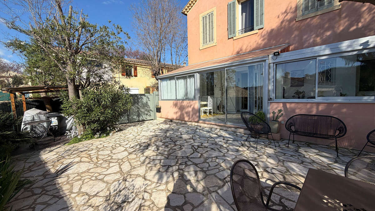 Appartement à LE CASTELLET