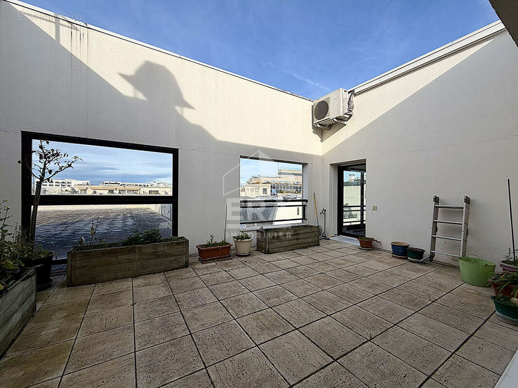 Appartement à LEVALLOIS-PERRET