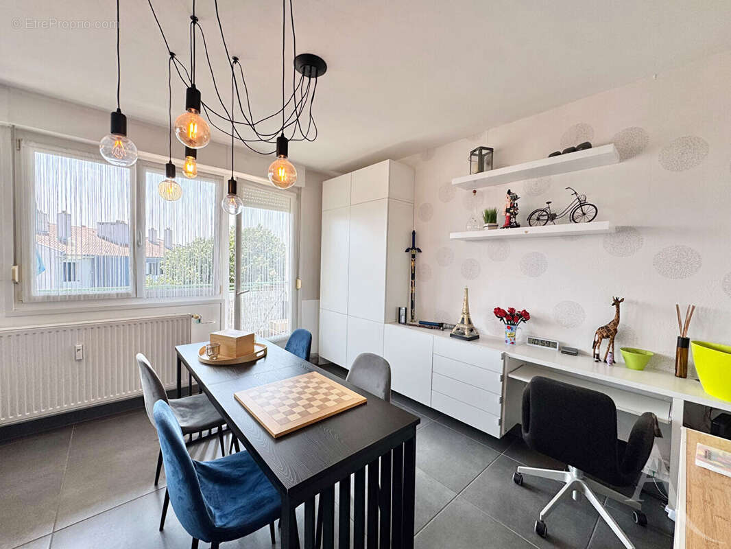 COUP DE COEUR sur ce spacieux T5 avec garage, ascenseur et grand balcon ! Proche centre ville - photo 3