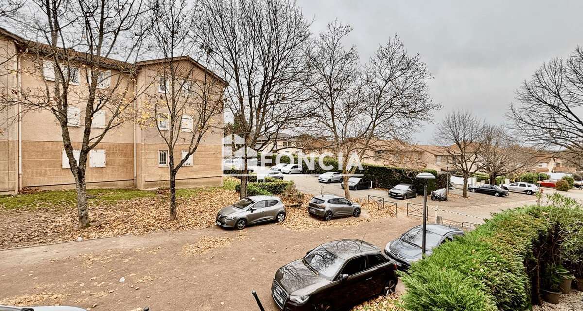 Appartement à SAINT-GENIS-LES-OLLIERES