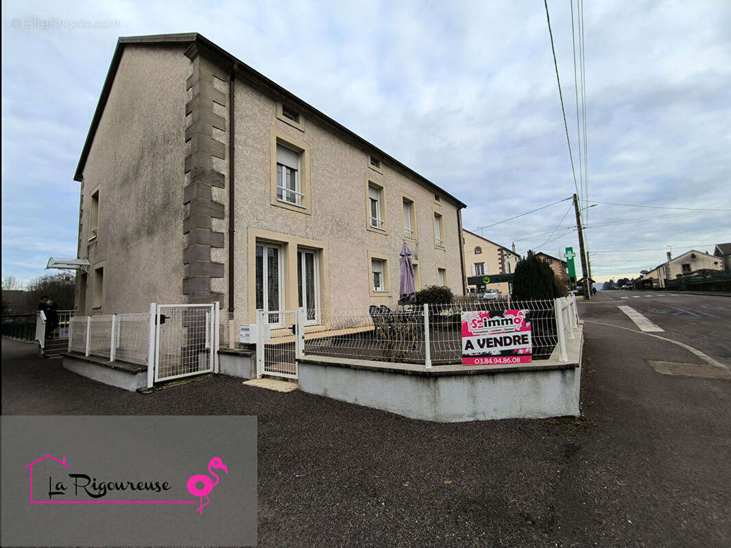 Maison à RADDON-ET-CHAPENDU