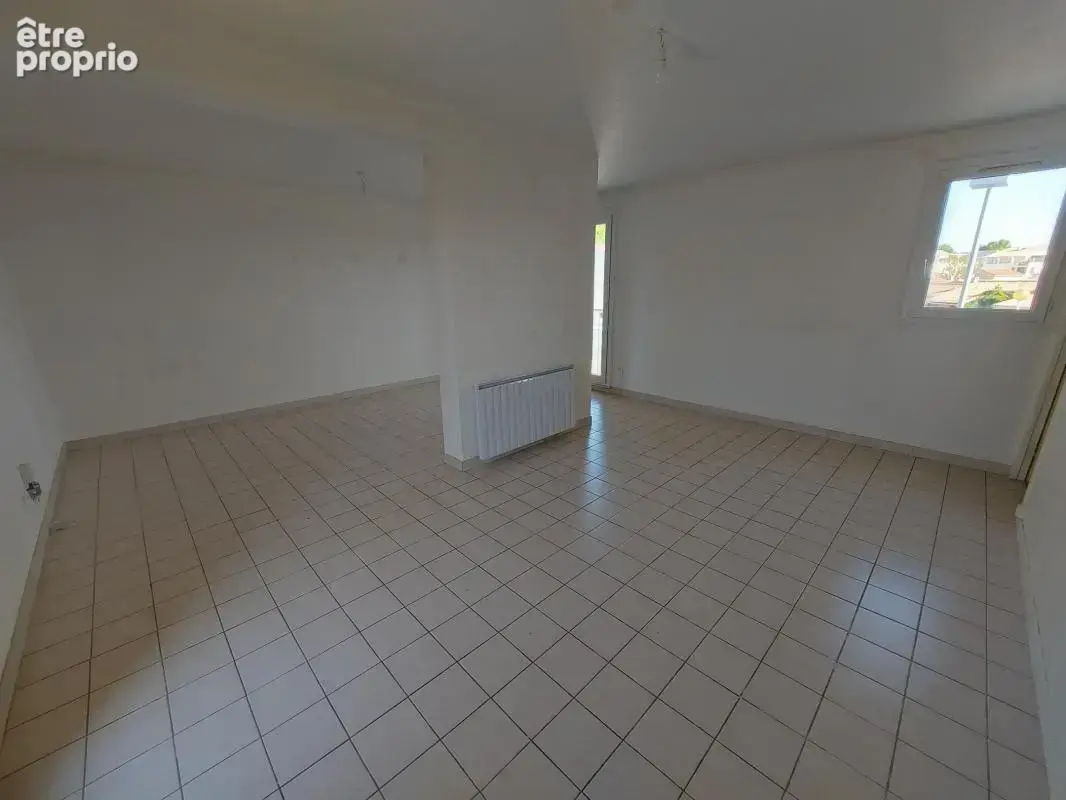 LE PONTET – Maison T6 en triplex avec terrasse et garage - photo 3