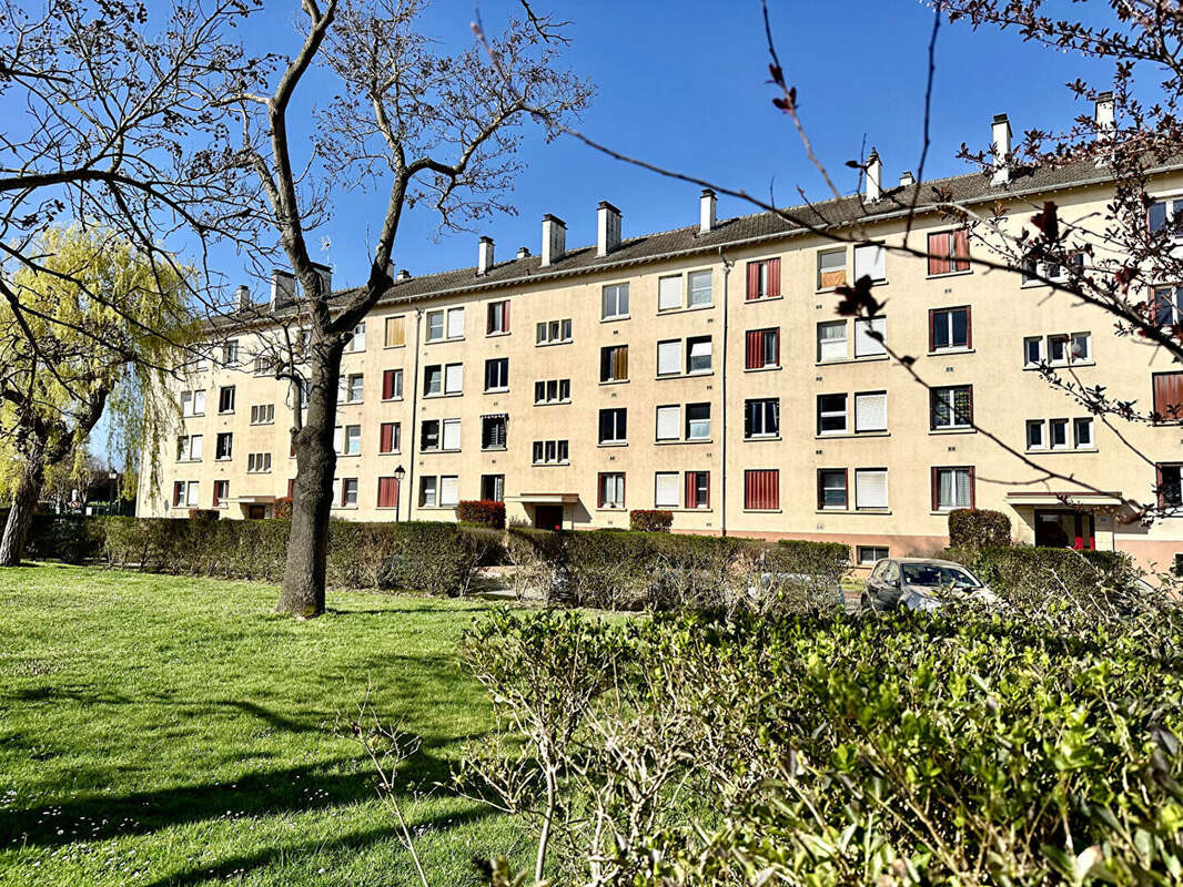 Appartement à LE MESNIL-LE-ROI