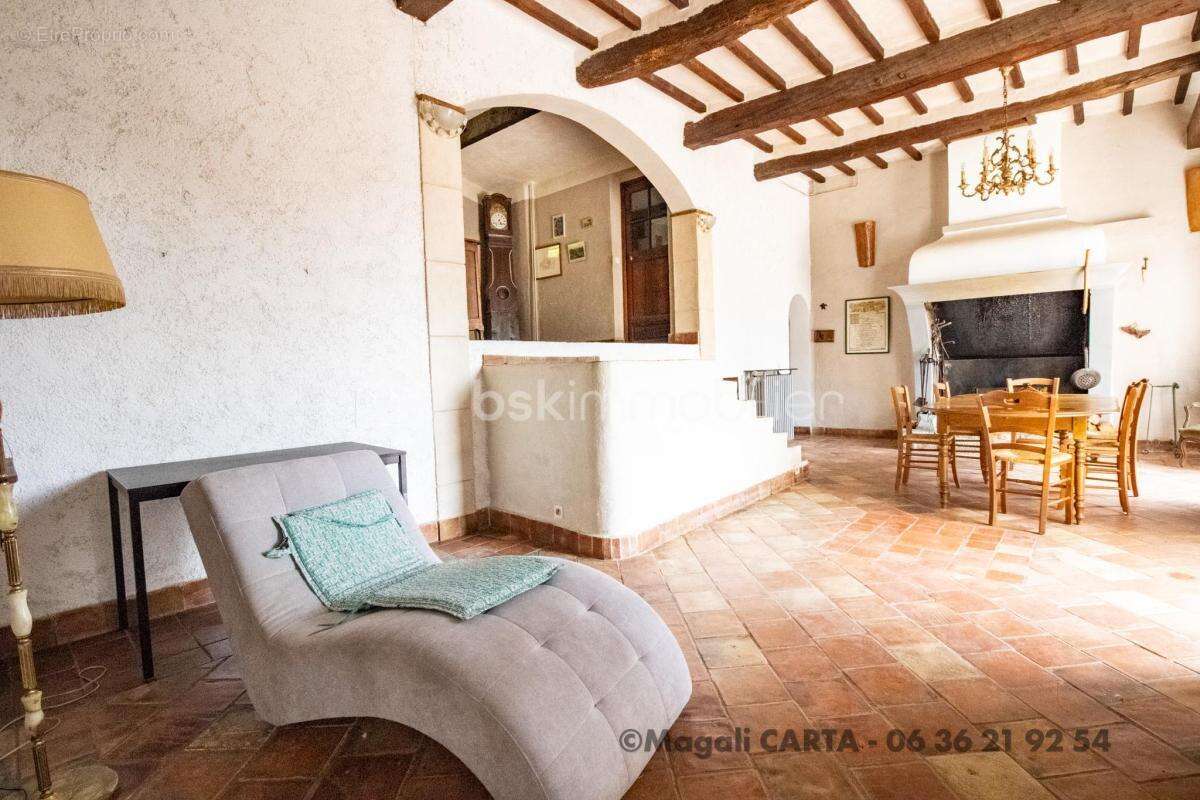 Maison à MEOUNES-LES-MONTRIEUX