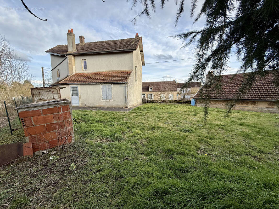 Maison à AVALLON