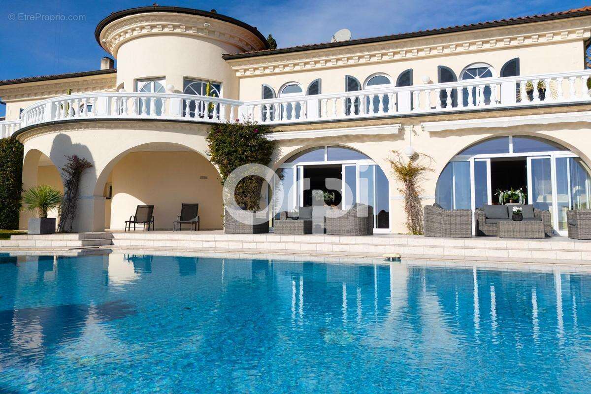 Maison à MANDELIEU-LA-NAPOULE