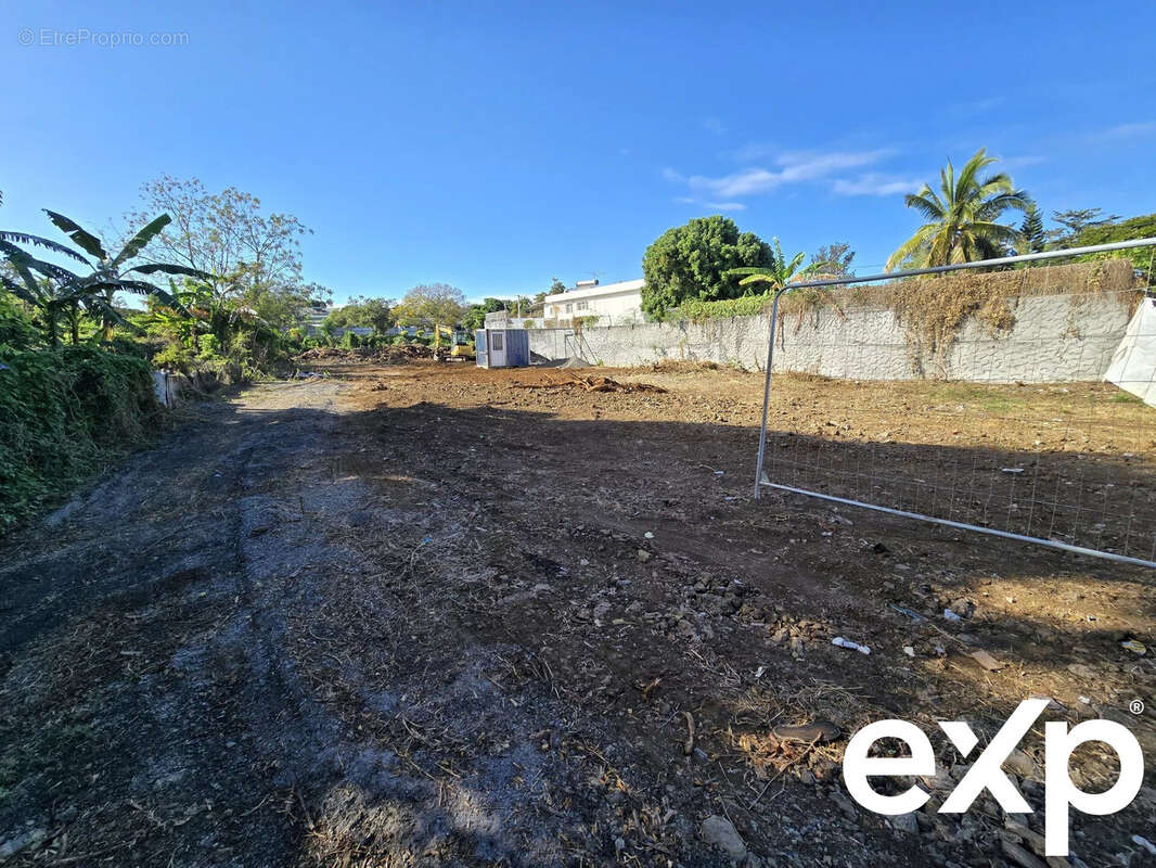 Terrain à LE TAMPON