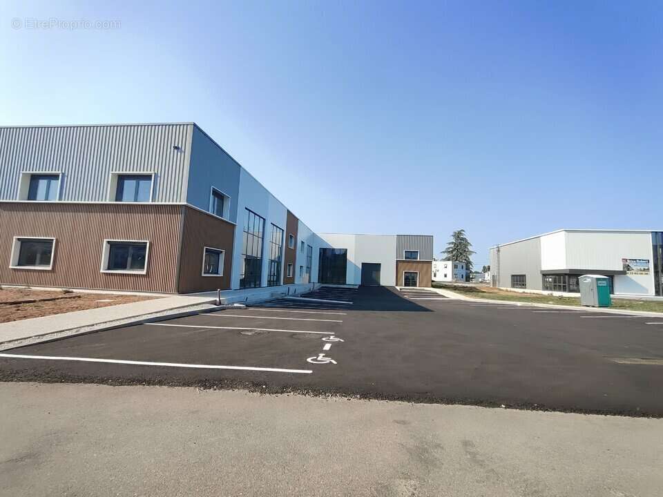 Autre à BOURGOIN-JALLIEU