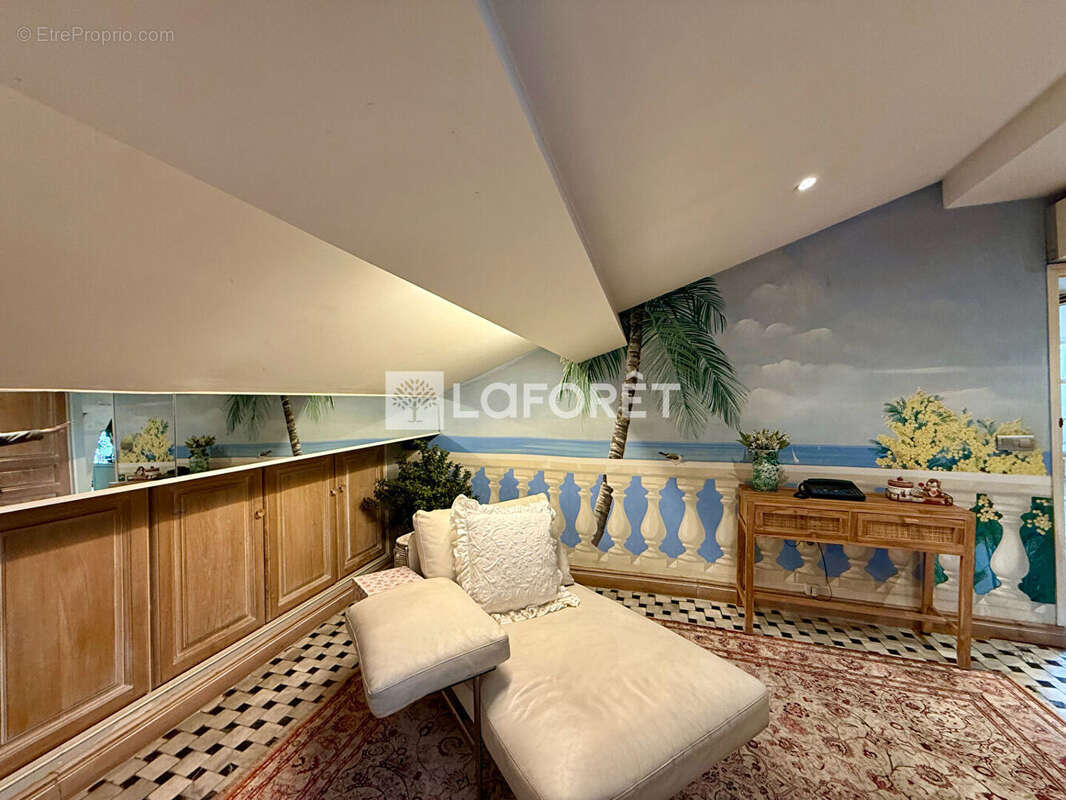 Appartement à MARSEILLE-1E