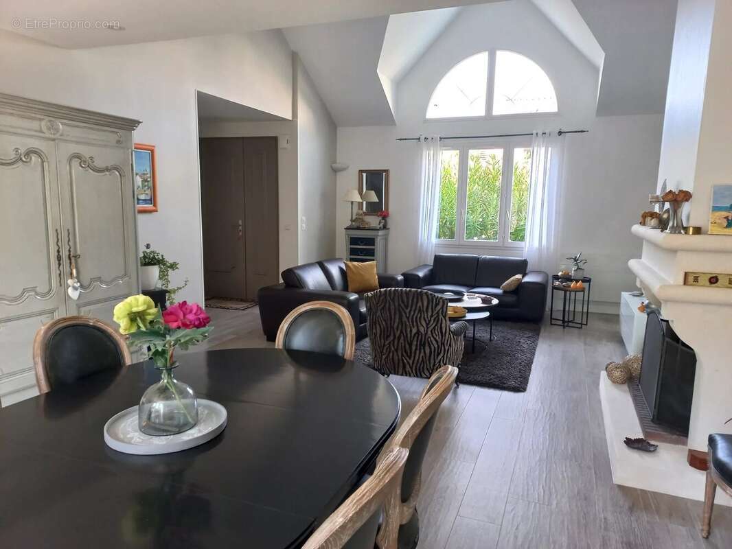 Maison à VOISINS-LE-BRETONNEUX