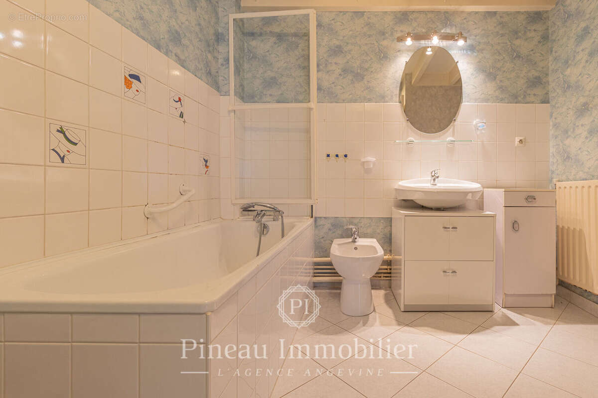 Angers - Quartier Bichon / Camus / CHU - Maison familiale 4 chambres avec jardin, terrasse et grand garage - photo 14
