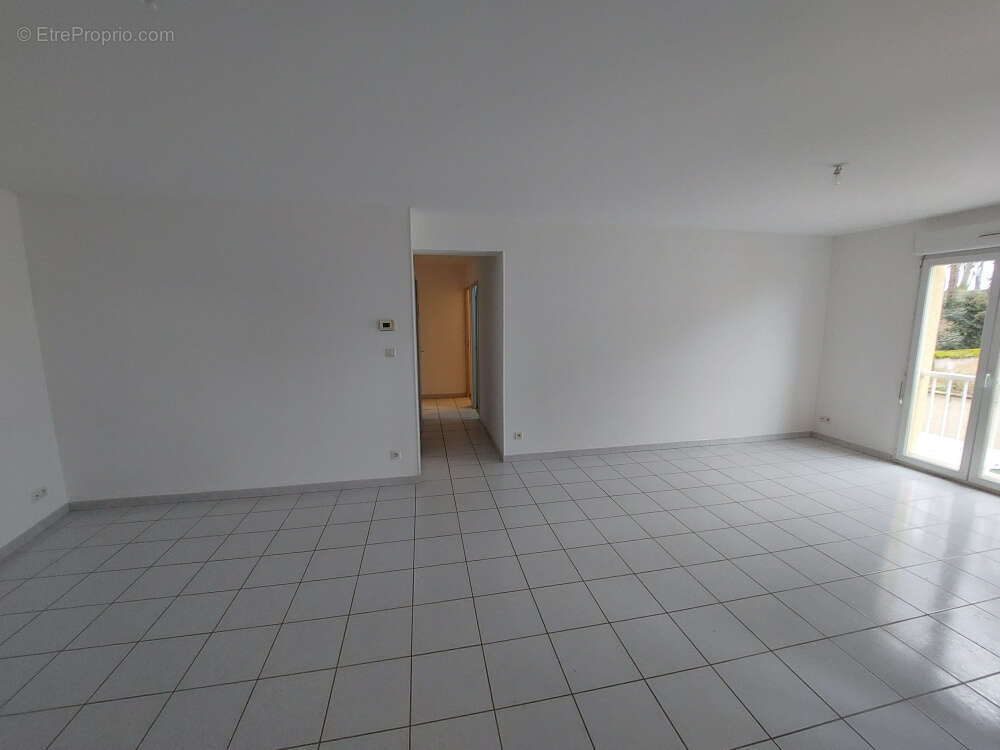 Appartement à VILLIEU-LOYES-MOLLON