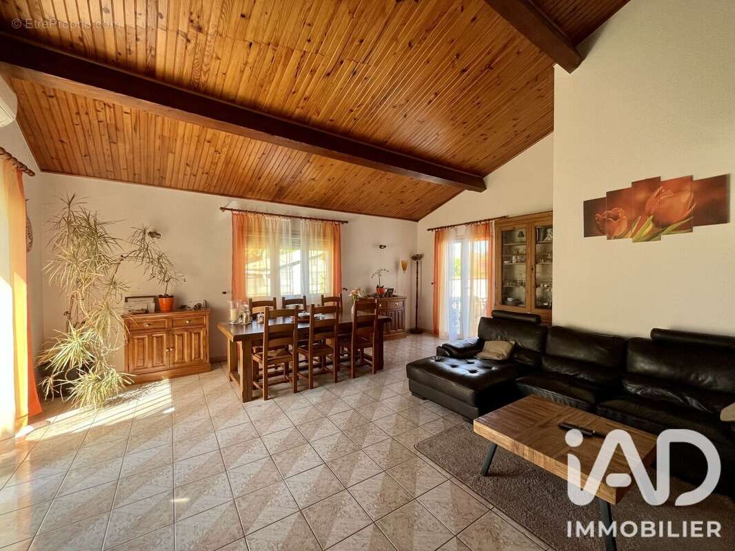 Maison 139 m² à Fleury  - photo 3