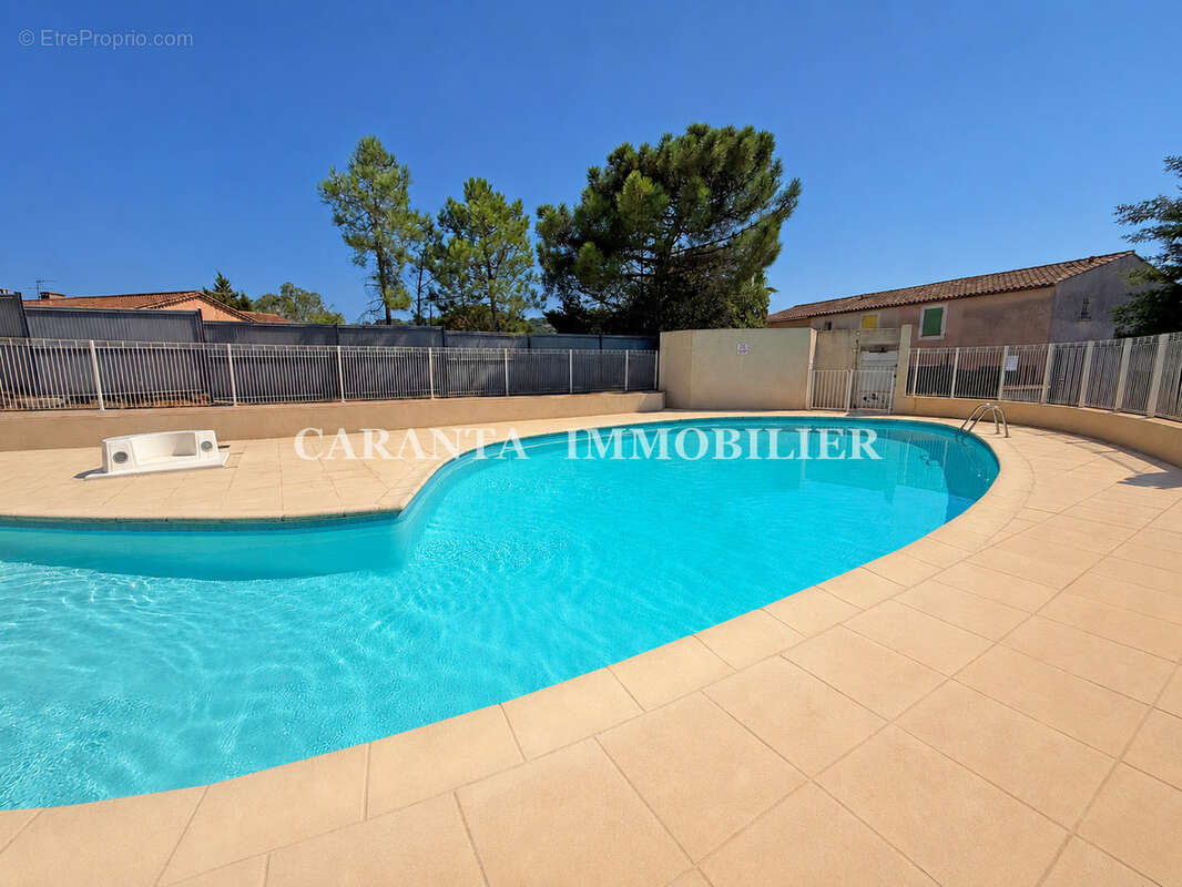 Vente appartement T2 à Ste Maxime avec terrasse, parking et piscine - photo 9