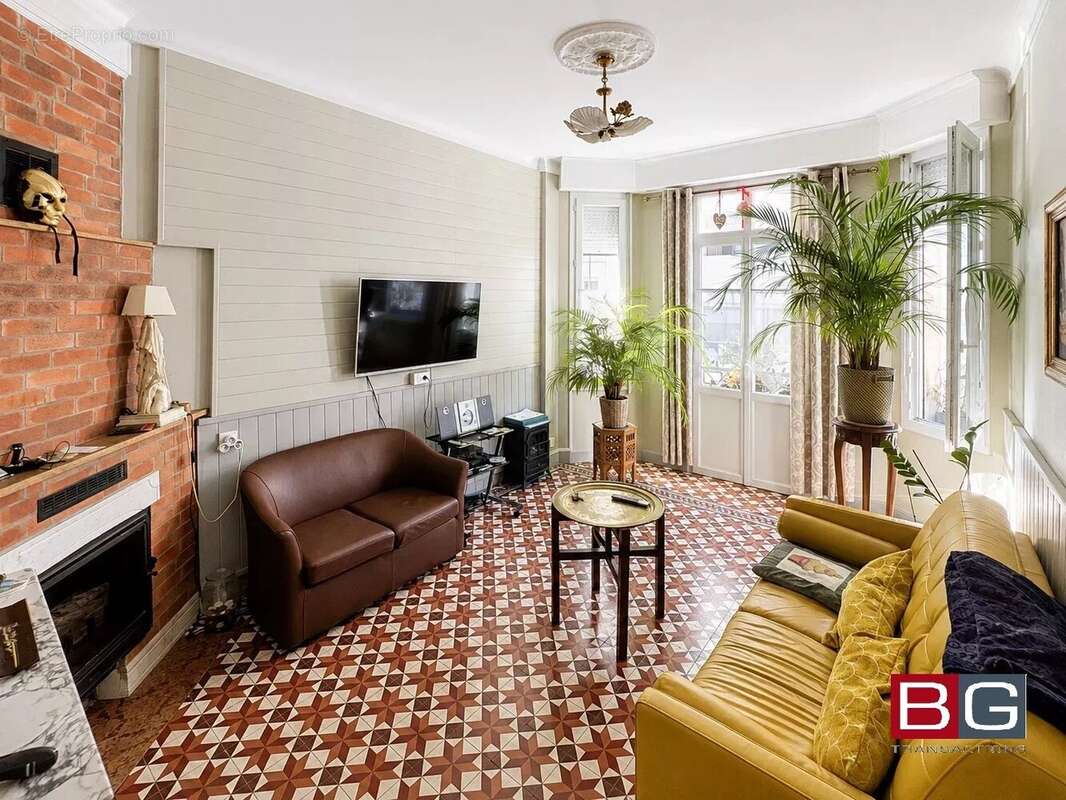 Appartement 3 pièces avec terrasse au centre d'Antibes - photo 2