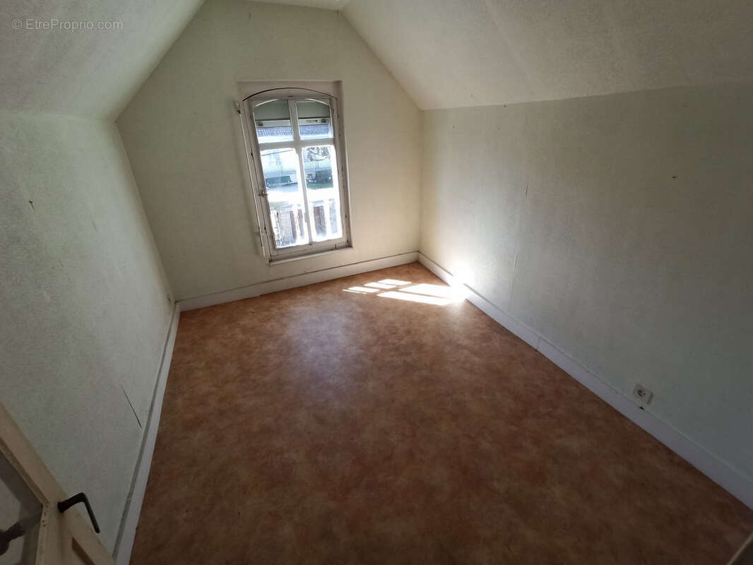 Commerce à AIXE-SUR-VIENNE