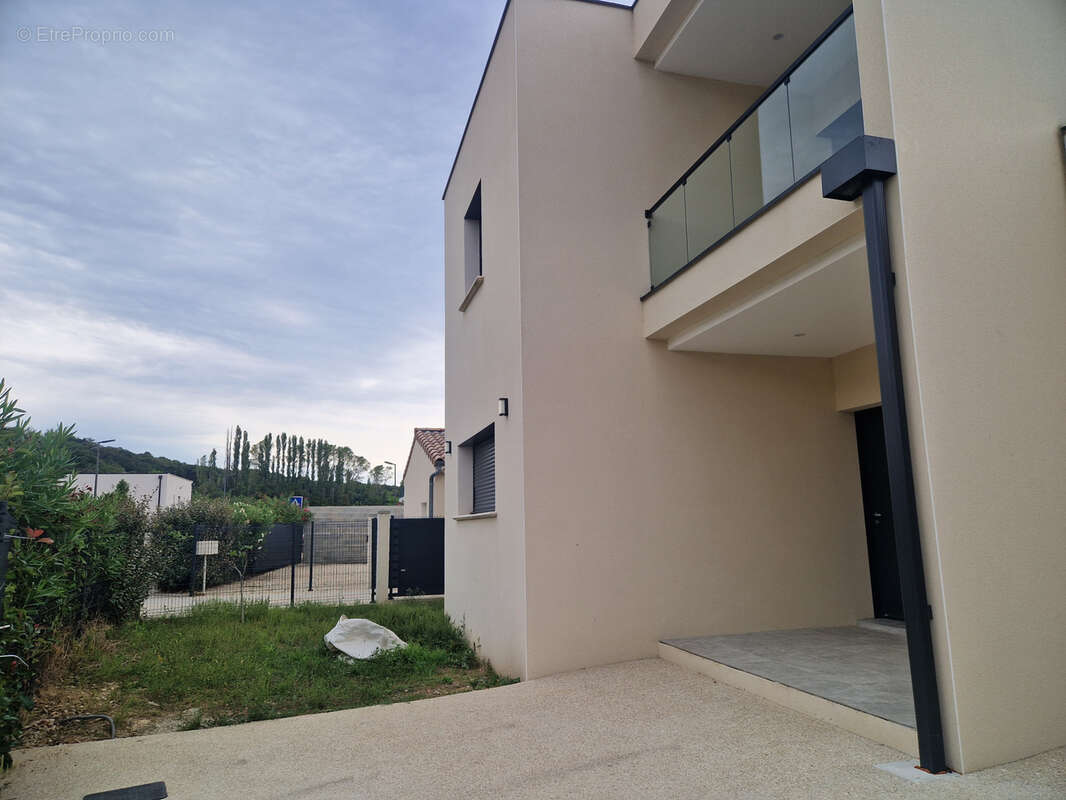 Maison à MONTELIMAR
