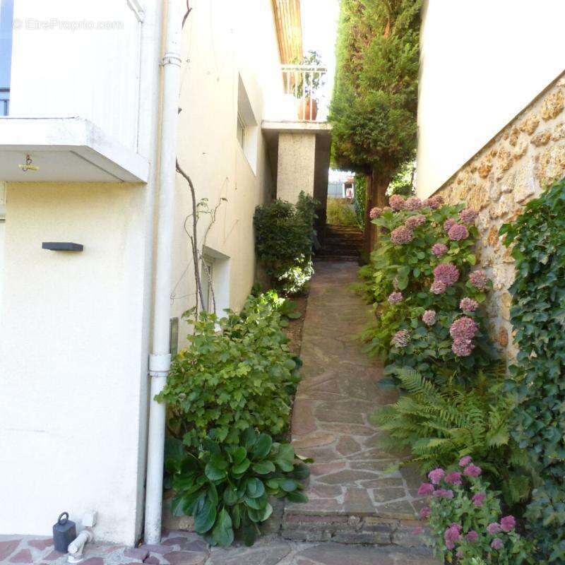 Maison à SAINT-REMY-LES-CHEVREUSE