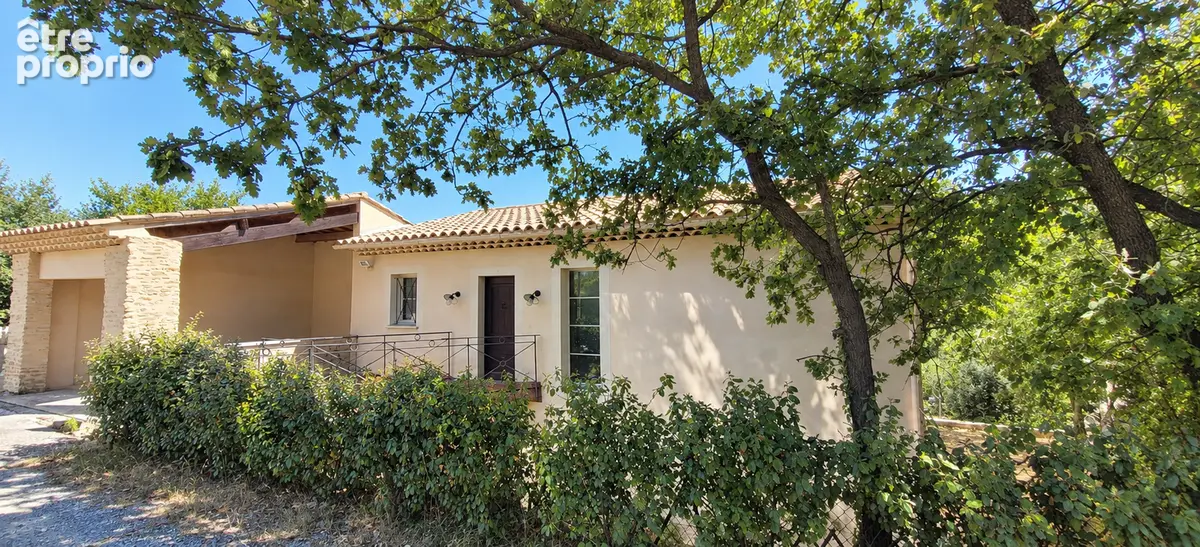 Villa type bastide  vendue meublée, Sh 192m² , terrain de 1150m² , piscine. - photo 12