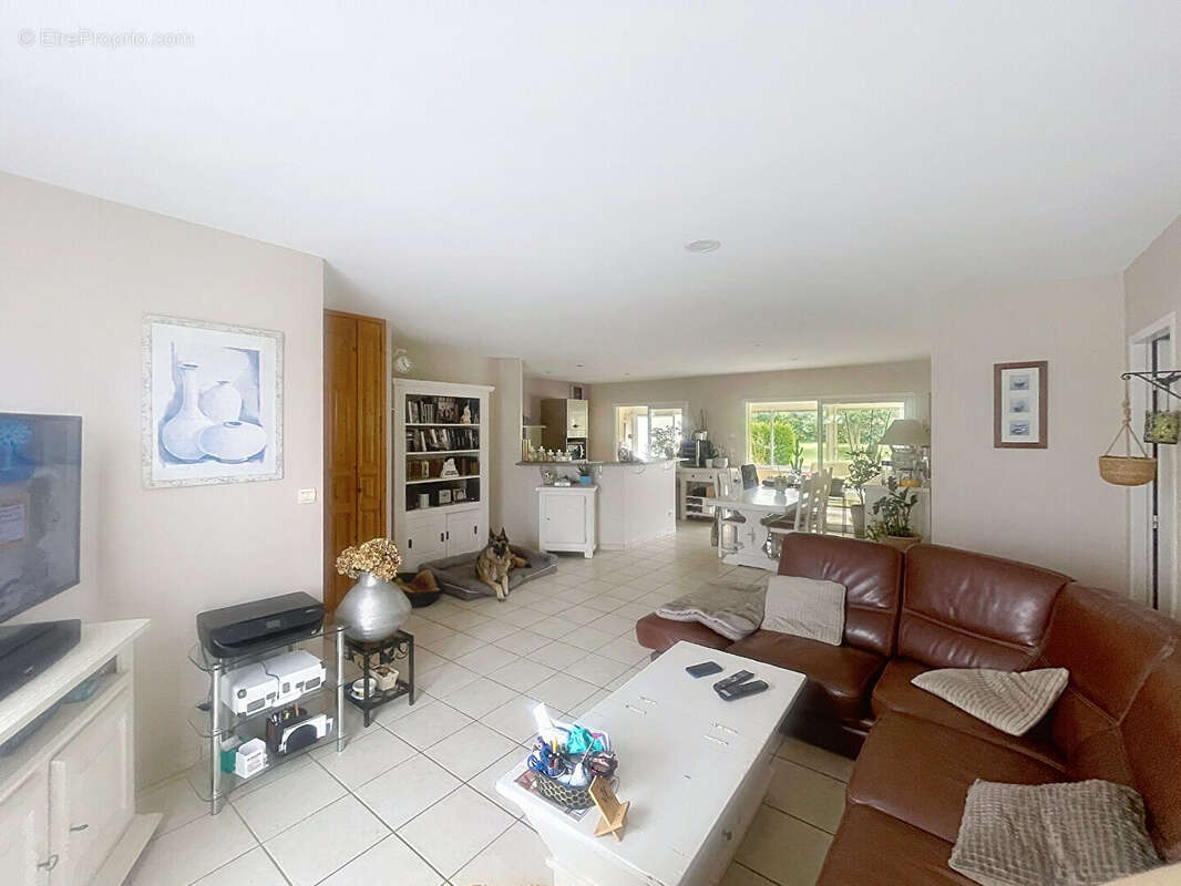 Maison 143 m² 3 chambres, bureau - photo 2