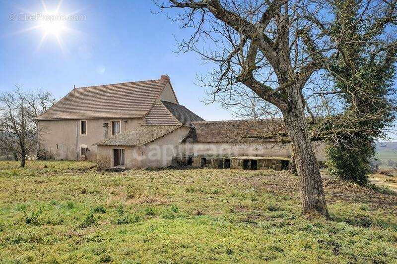 Maison à SAINT-PIERRE-DE-MAILLE