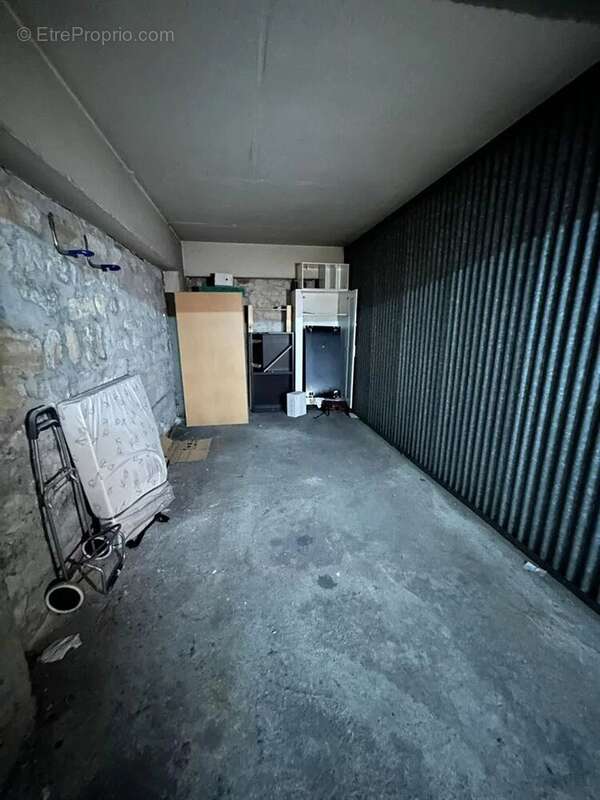 Parking à PARIS-11E