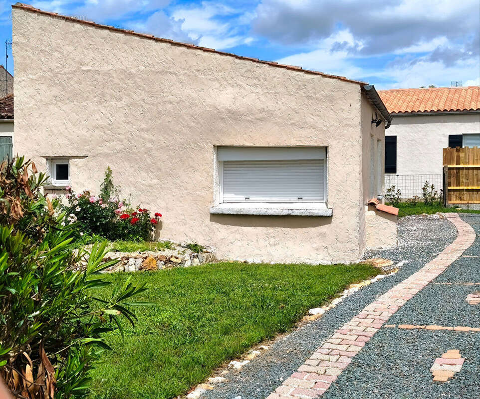 Maison à CORME-ROYAL