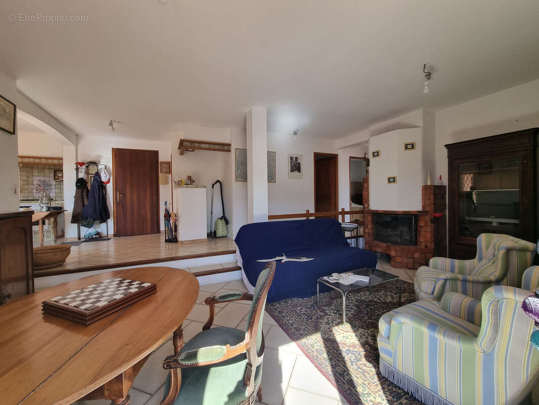 Maison à FOX-AMPHOUX