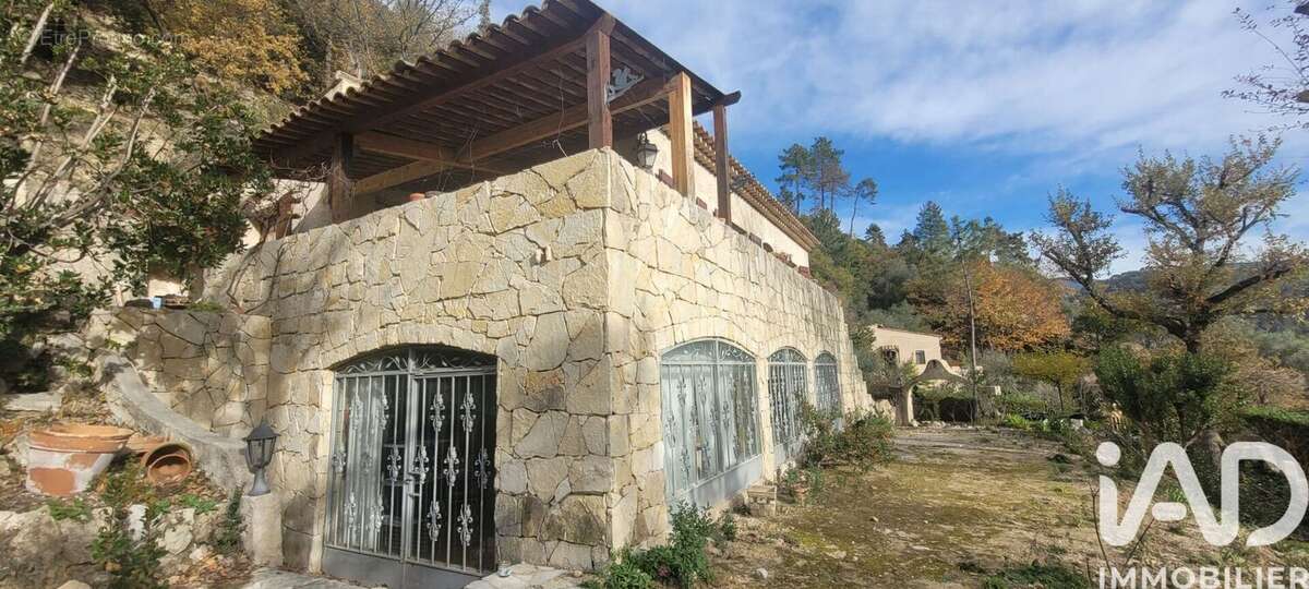 Maison 190 m² à La Roquette-Sur-Var  - photo 4