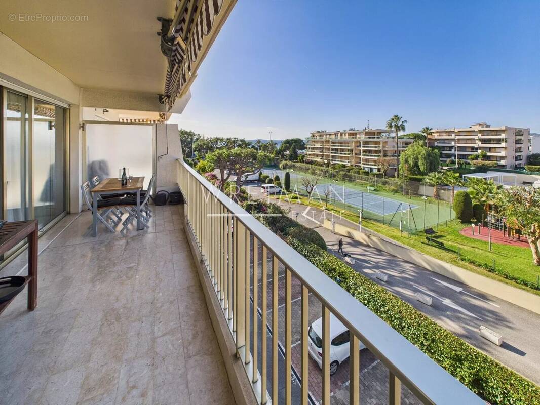 Appartement à SAINT-LAURENT-DU-VAR
