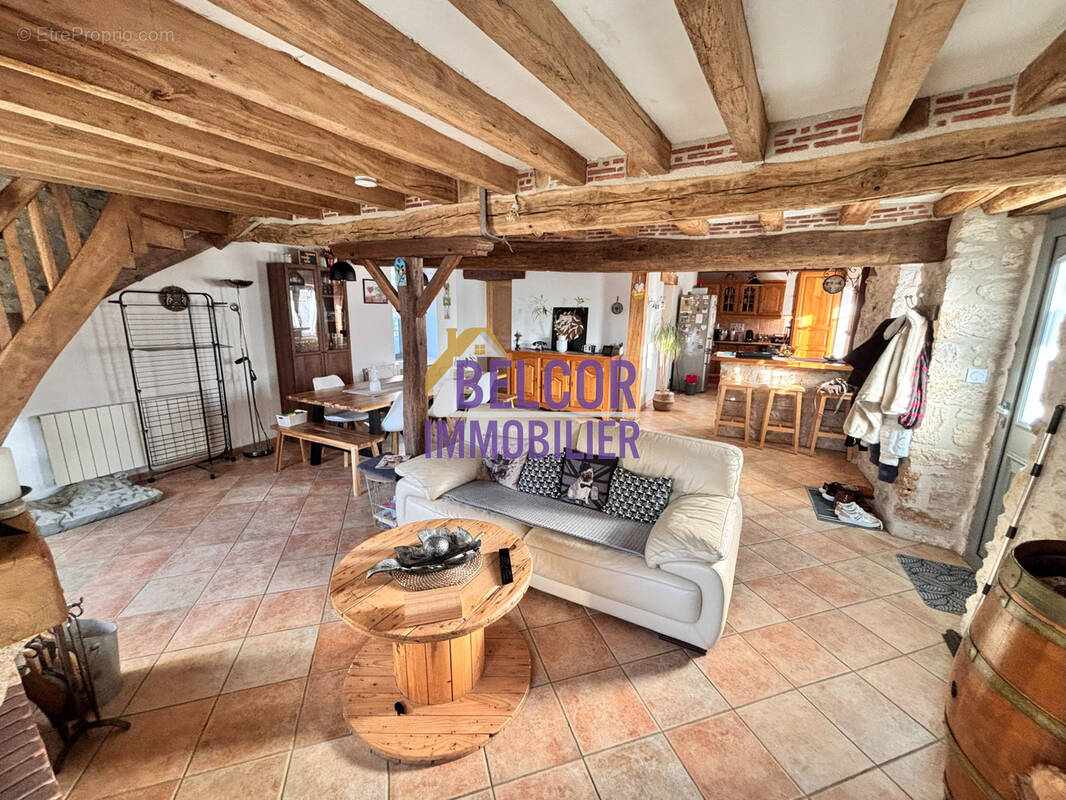 Maison à BROMEILLES