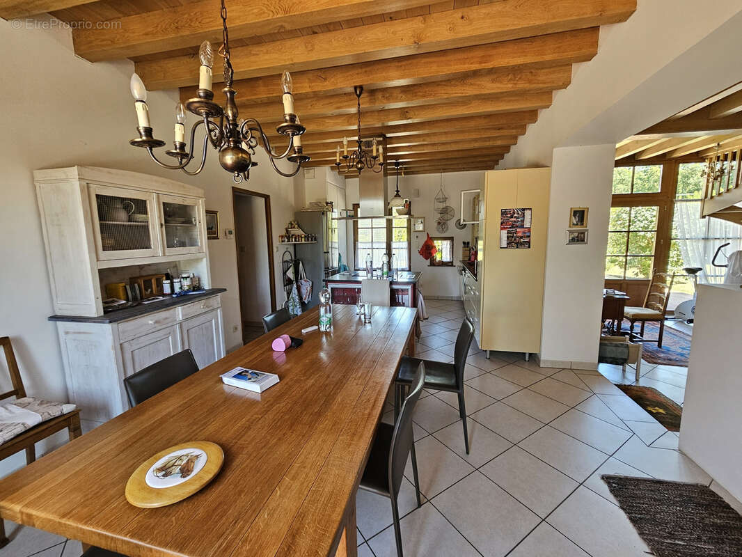 Grande maison ancienne rénovée avec terrasse et terrain à Devrouze - photo 10