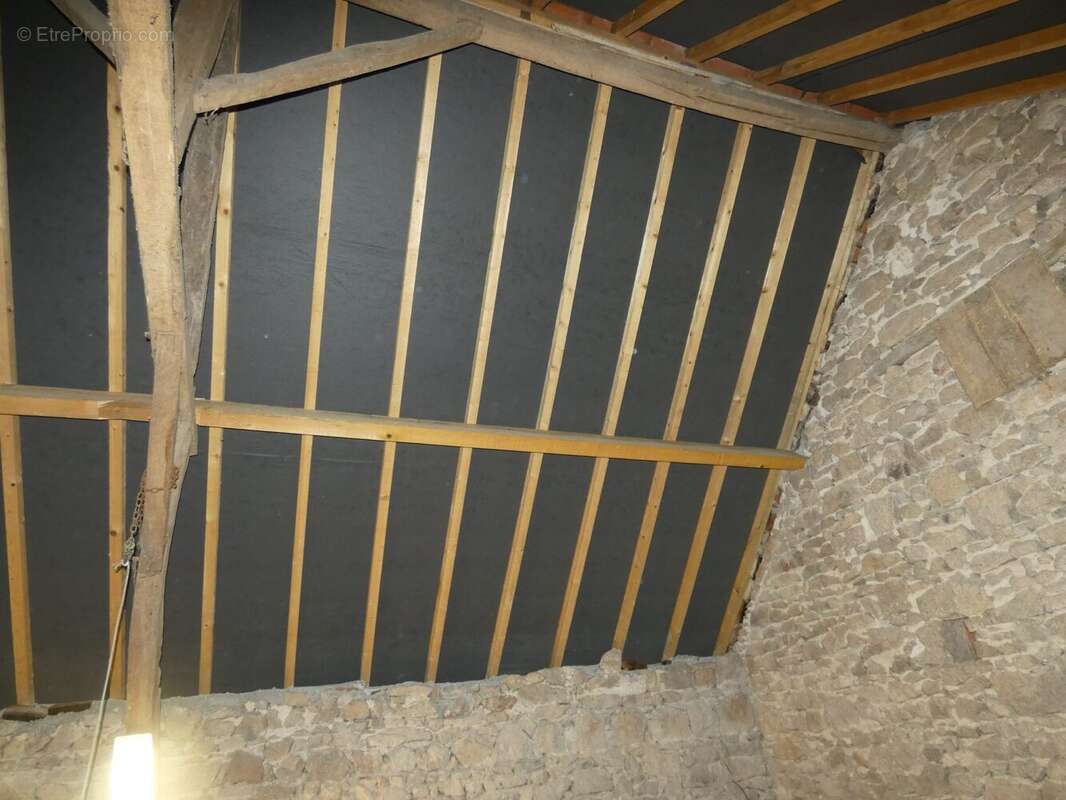 Maison à ECHASSIERES