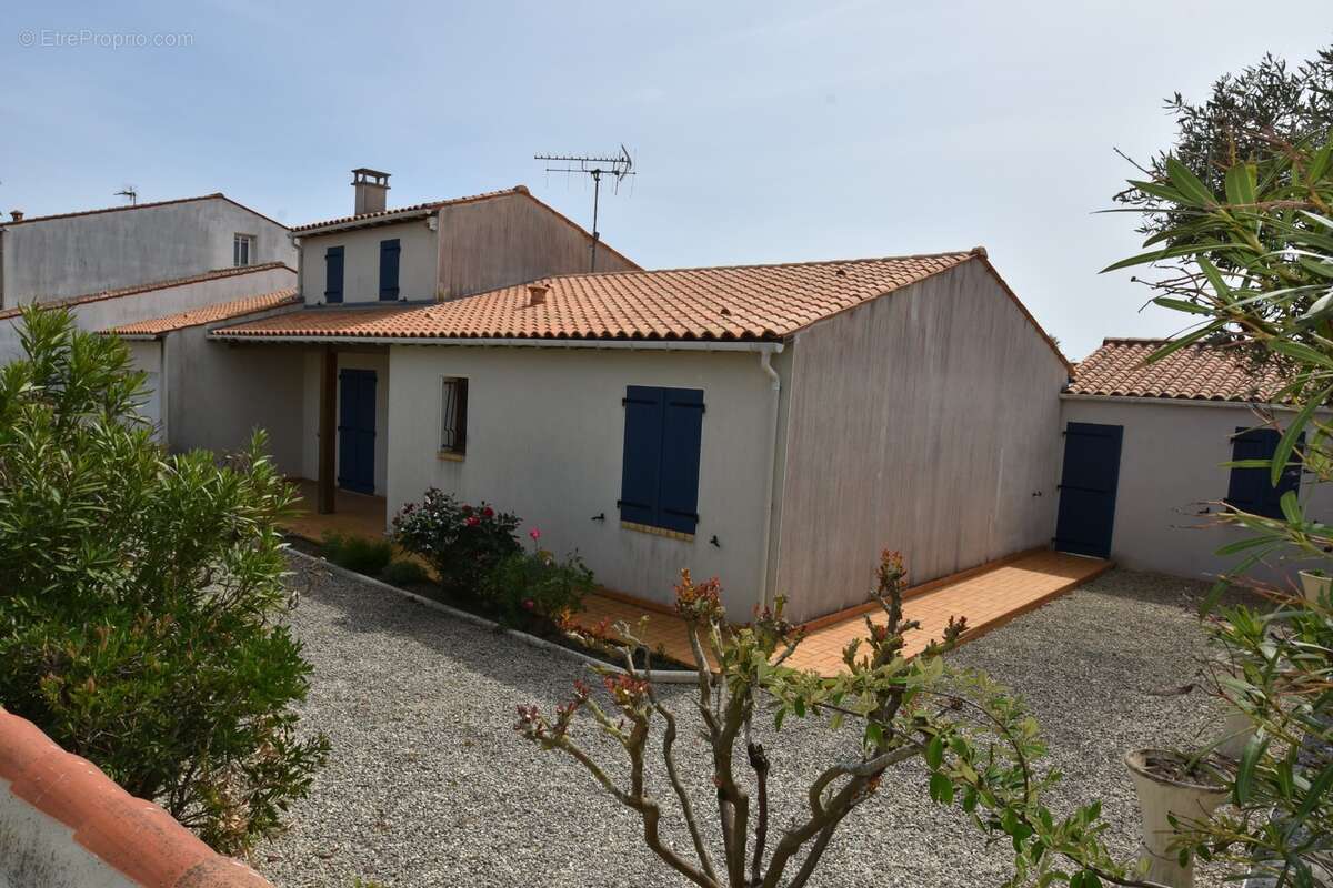 Ile d'OLERON, LA BREE LES BAINS (17), Charente-Maritime, Maison à vendre 5 pièces, 106 m² habitables, terrain 540 m² - photo 2
