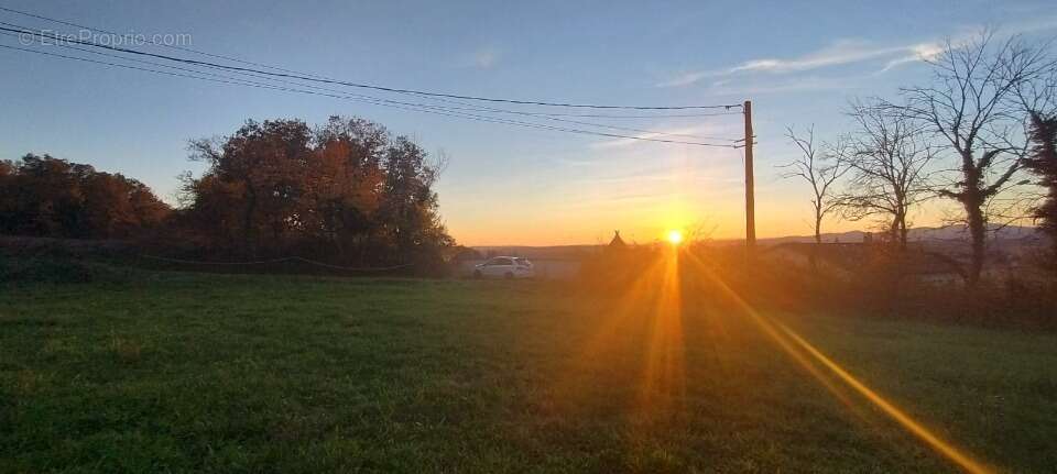 Terrain à SAINT-JEAN-DE-MARUEJOLS-ET-AVEJAN