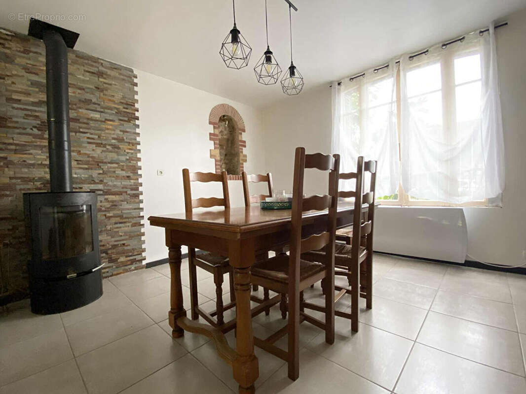 Maison à NEUILLY-SAINT-FRONT