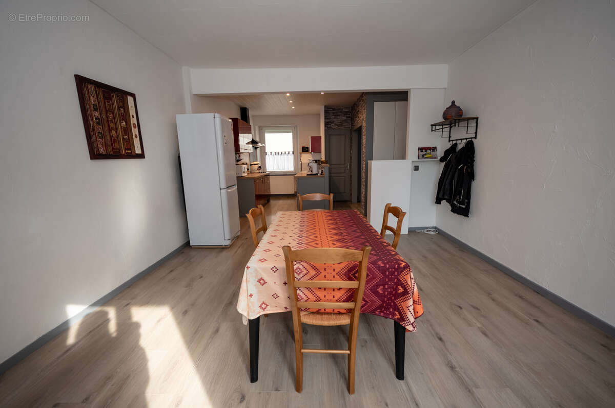 Appartement à FRASNE