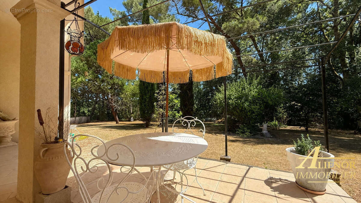 Élégante propriété de charme sur plus de 9 hectares - photo 11
