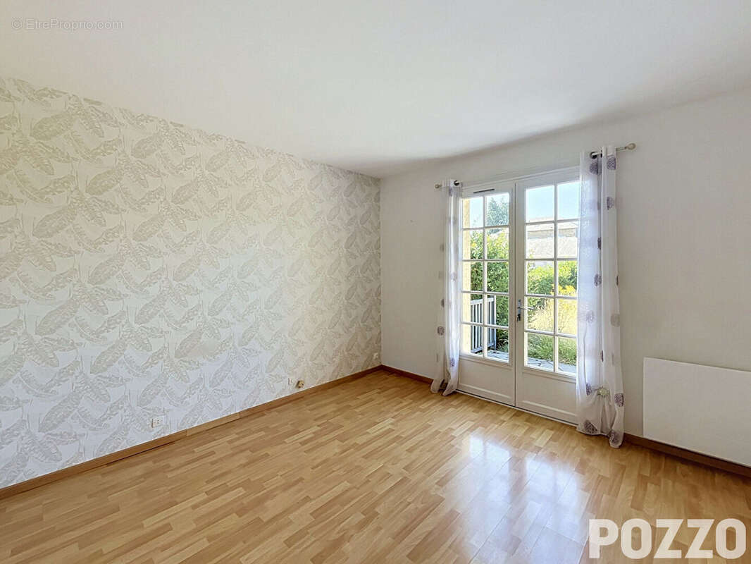 A vendre pavillon de 5 pieces (109 m2) a vire-normandie (14) - photo 5