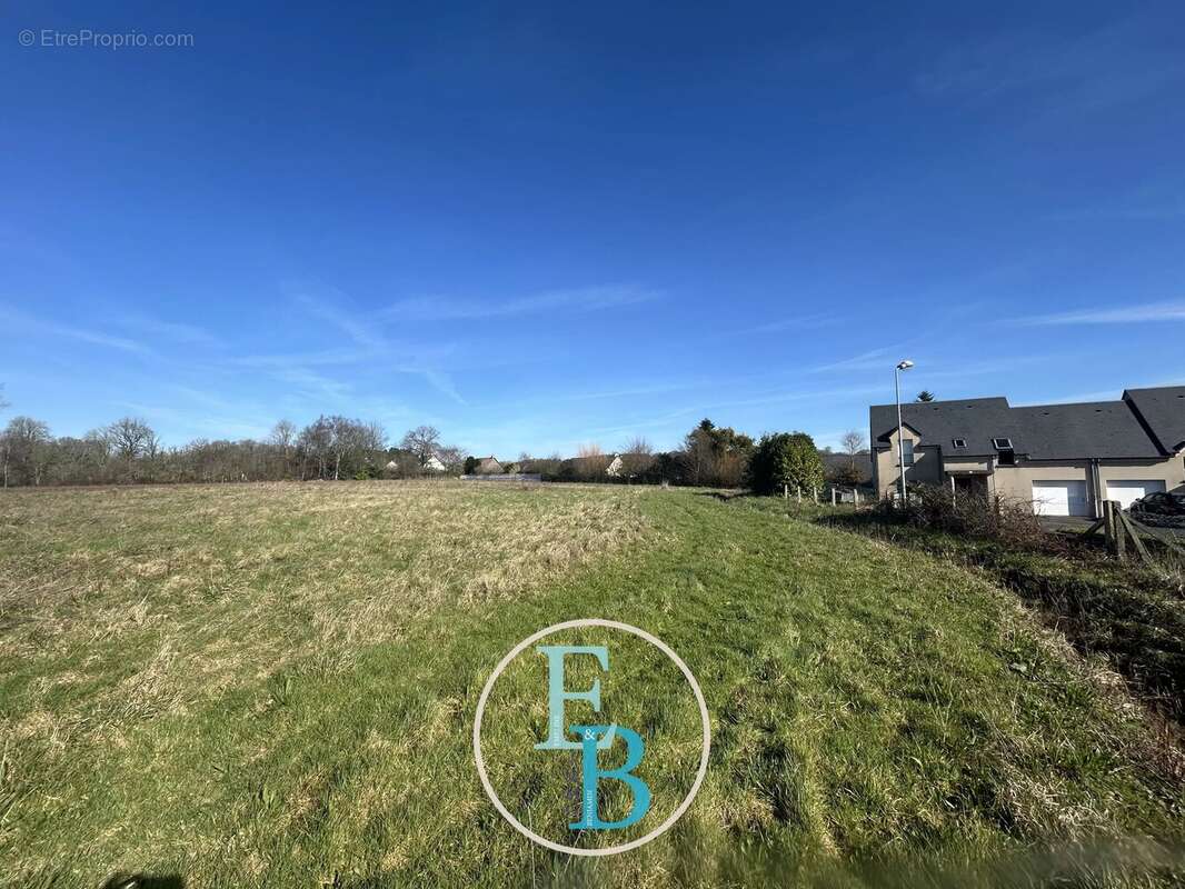 Terrain à VALOGNES