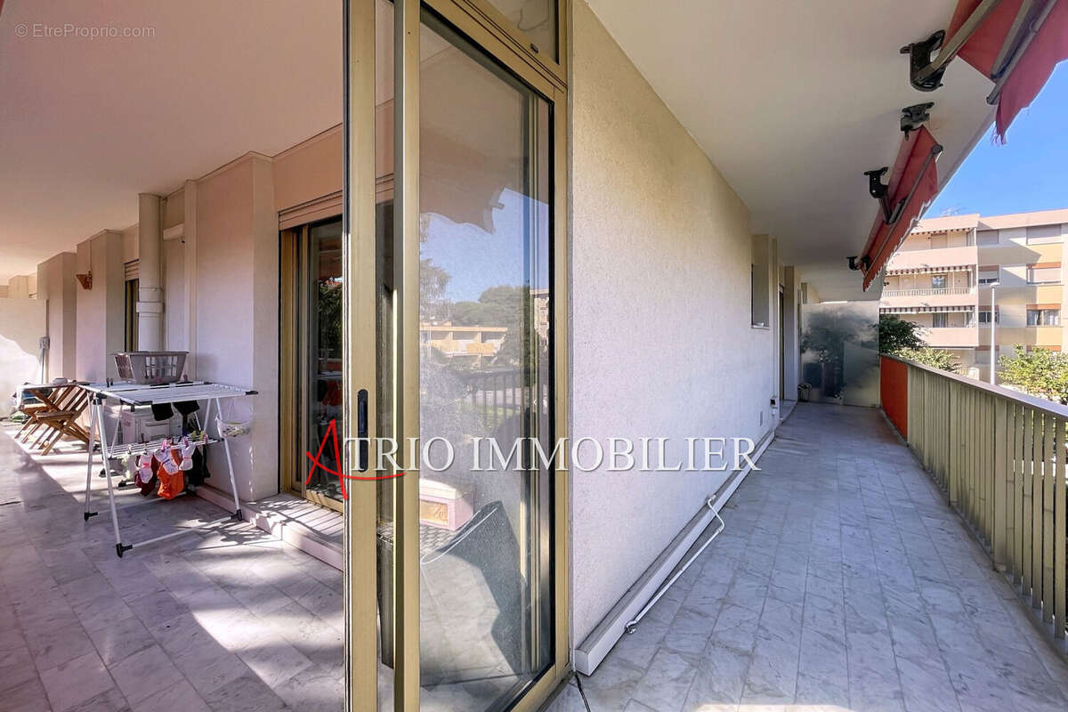 Appartement à SAINT-LAURENT-DU-VAR