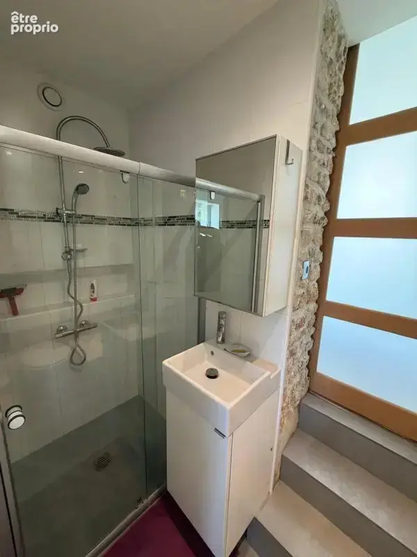 FOURAS – Maison familiale 116 m² • Piscine • Jardin 460 m² • Centre-ville à pied - photo 9