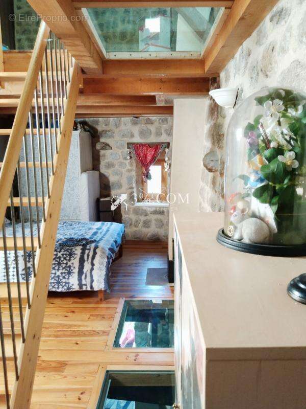 Maison à SAINT-GENEST-LACHAMP