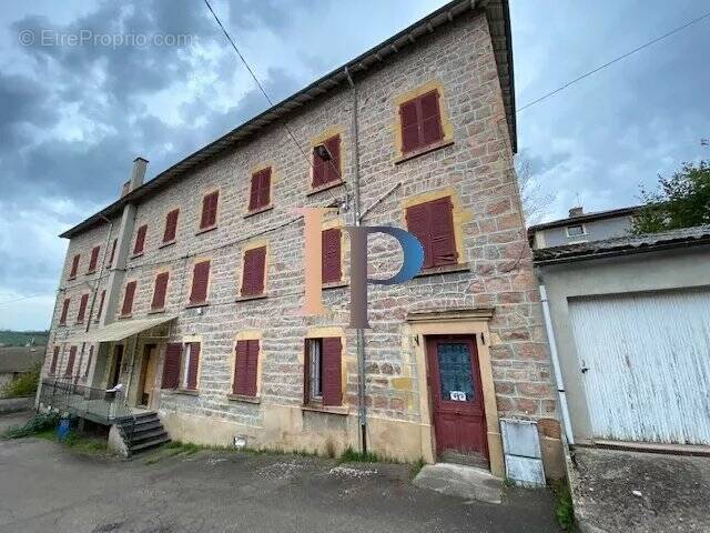 Appartement à COURS-LA-VILLE