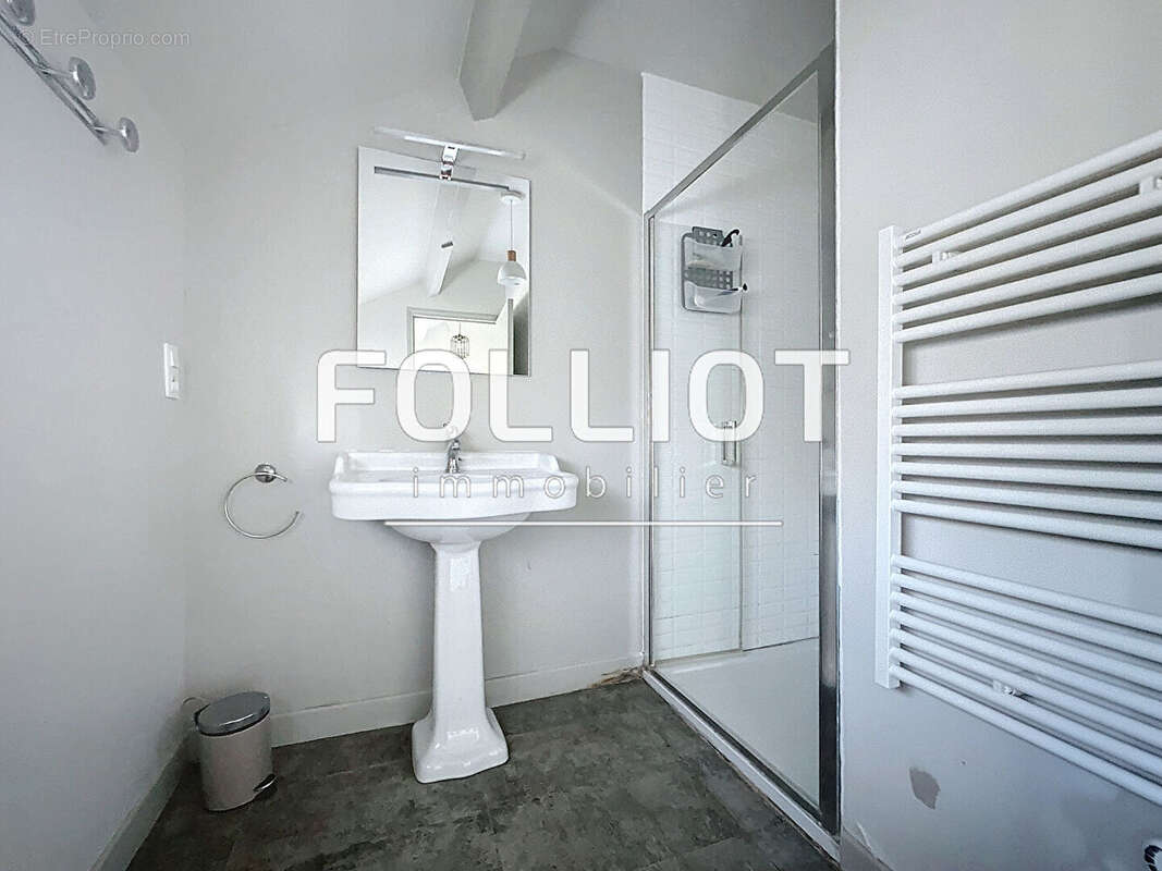 Maison à LES MOITIERS-D'ALLONNE