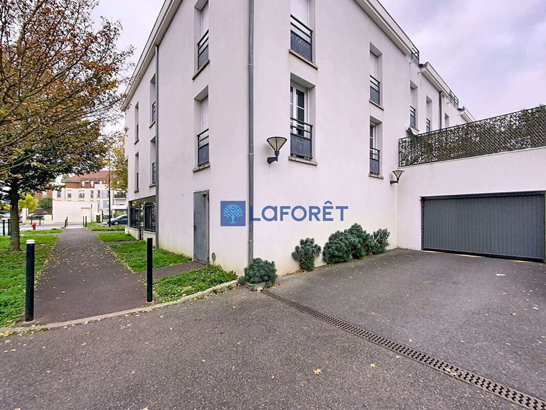 Parking à SAINT-PIERRE-DU-PERRAY