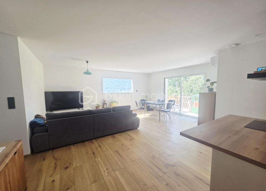 Maison d'environ 90 m² à Vesseaux - photo 11