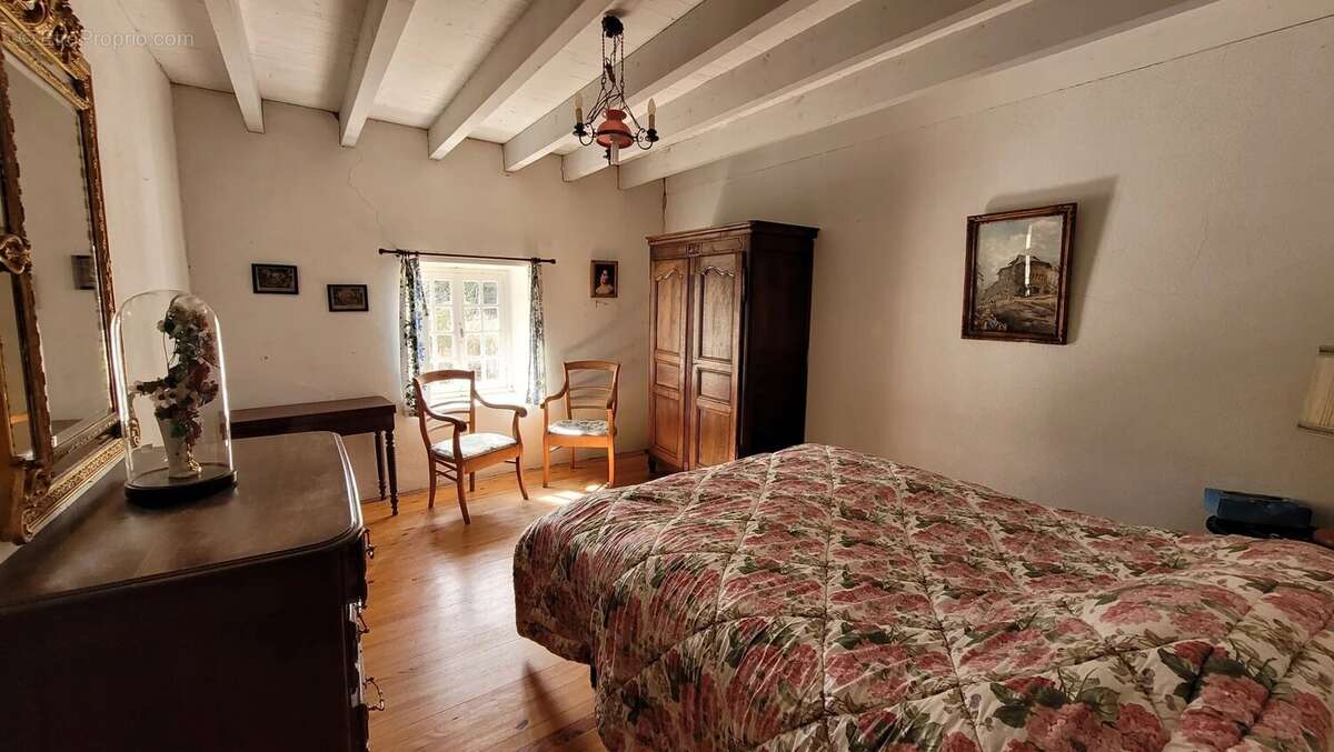 Maison à CHENEREILLES